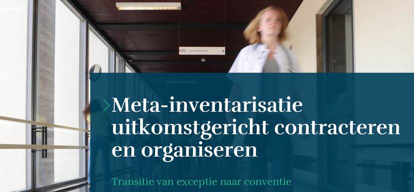Zorgprofessional lopend in ziekenhuishal, omslag SiRM-rapport meta-inventarisatie uitkomstgericht contracteren en organiseren
